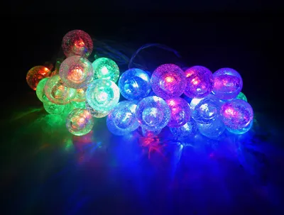 Produktbild von LED-Lichterkette "Kugeln" mit 30 farbigen LED's / für innen