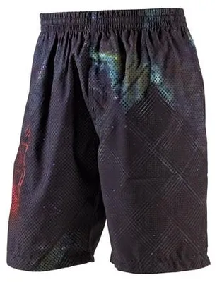 Produktbild von Herren Badeshorts Schwarz, dynamisches Karomuster, elastischer Bund, ca. 53 cm Länge