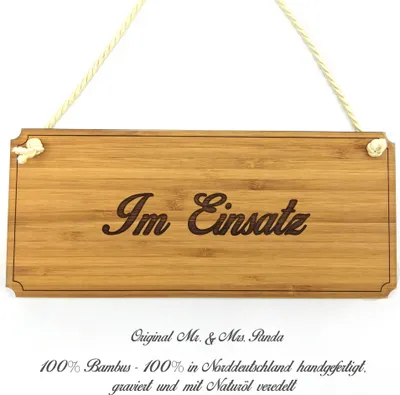 Produktbild von Mr. & Mrs. Panda Wegweiser Im Einsatz - Geschenk, Werbeschild, Türschild, Graviert, Hinweisschild, Schild, Shabby, Infotafel, Geschenkidee, Landhaus