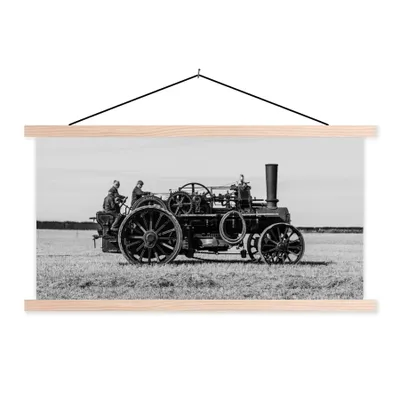 Produktbild von MuchoWow® Textilposter Traktor - Schwarz - Weiß - Bauernhof - Vintage 60x30 cm mit holzfarbenen Rahmen - Dekoration