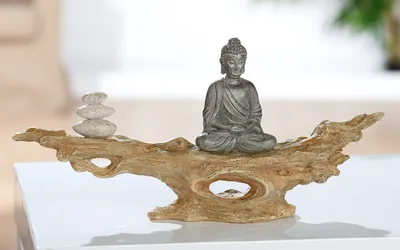 Produktbild von Gilde Buddha auf Baumstamm grau/braun 36628