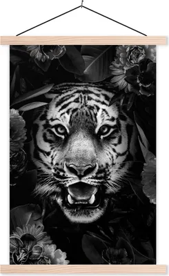 Produktbild von MuchoWow® Textilposter Tiger zwischen den Blumen - schwarz und weiß 120x180 cm mit holzfarbenen Rahmen - Textil-Plakat