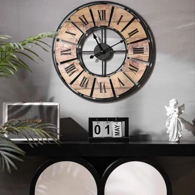 Produktbild von Große Metall Wanduhr mit Holzoptik und römischen Zahlen Ø 50 cm