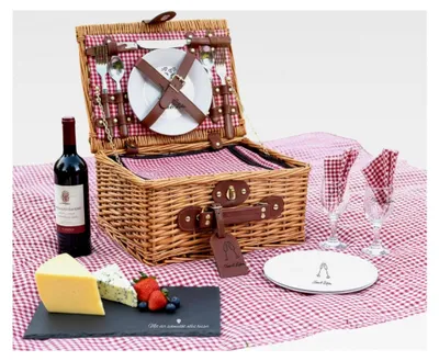 Produktbild von Personalisierter Picknickkorb für 2–4 Personen – Weide + Futterstoff (Rot/Blau/Grün) – Gravur auf Körbchen, Tellern, Gläsern, Schieferplatte & Lederschild – Geschenk zur Hochzeit/Jahrestag