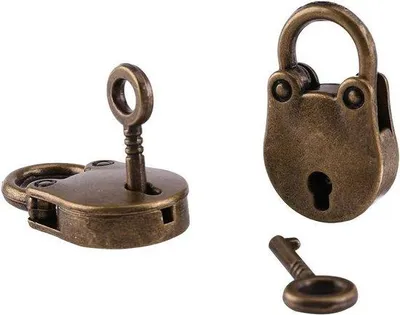 Image de Petite valise miniature en bois pour la décoration d'intérieur.
