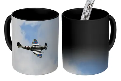 Obrázok produktu pre MuchoWow® Magický pohár Lietadlo Spitfire pri zamračenej oblohe 350 ml Pohár na zmenu farby Darček Nápad na darček - Foto hrnček