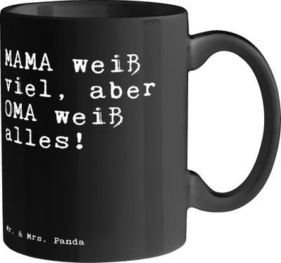 Produktbild von Mr. & Mrs. Panda Teetasse MAMA weiß viel, aber... - Schwarz - Geschenk, Kaffeetasse, Oma, Tasse, Spruch Sprüche Weisheiten Zitate Lustig Weisheit Worte, Großeltern, Pott