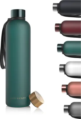 Obrázek produktu pro Láhev na vodu LARS NYSØM 1l | Láhev na vodu 1000ml bez BPA | Ultralehká sportovní láhev z tritanu, sycená oxidem uhličitým | Ideální pro sport, kancelář, jógu | Včetně 2 víček 1000ml Bayberry - Gold