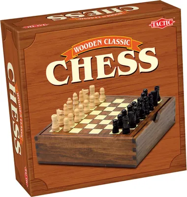 Produktbild von Taktik-Brettspiel im Karton, klassisches Schach