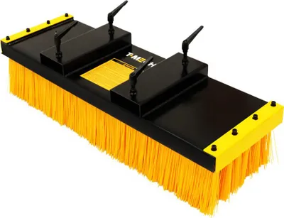 Produktbild von Gabelstapler Blockbesen 1300 mm Arbeitsbreite für glatte Innenflächen, reinigt Staub und Verpackungsreste mit 5 Reihen Polypropylenborsten