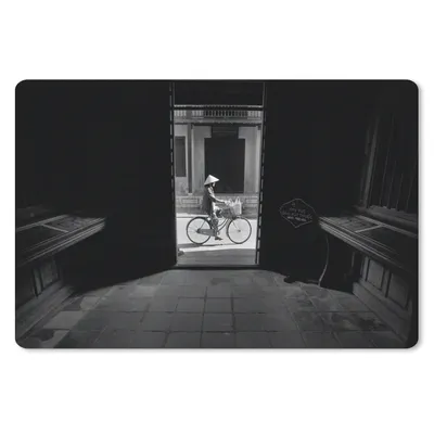 Produktbild von MuchoWow® Mauspad Mousepad Tür - Fahrrad - Straße - Architektur 27x18 cm - Mousepads - Maus Mat - Pad - Mausunterlage - Büroartikel - Desk Matten