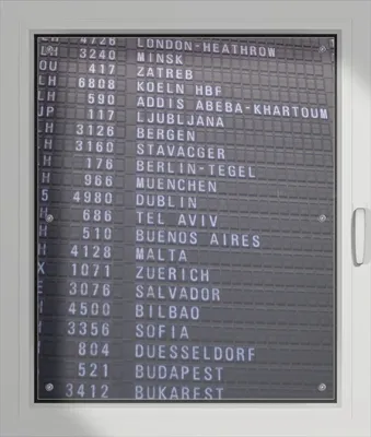 Produktbild von Wallario Lichtschutzbild, Dekorativer Sichtschutz Sonnenschutz 76 x 93 cm mit Motiv: Flughafen Abflugtafel - Verdunklung ohne Bohren