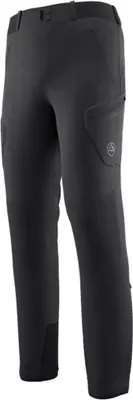 Trekkinghose "Chengalo Pant M" von La Sportiva in Schwarz; seitliche Ansicht mit Taschen.