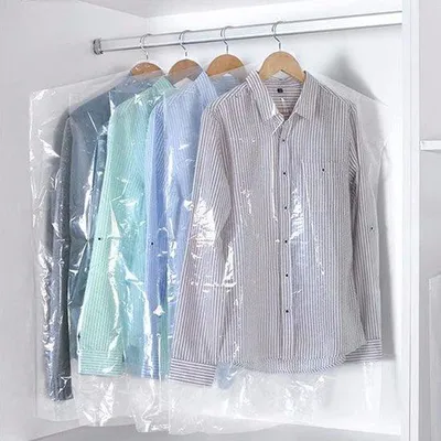 Obrázek produktu pro Unyqoos® 30 transparentních obalů na oblečení, rozměr 60×90 cm, vyrobené z PE materiálu, voděodolné a pratelné – obaly na oblečení pro ochranu před prachem a vlhkostí, vhodné pro kabáty a obleky