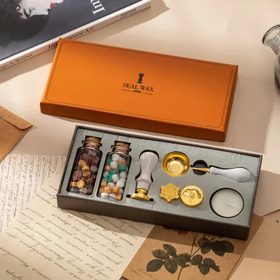 Obrázek produktu pro Sada voskových pečetí s 3ks pečetních razítek a 2 lahví voskových perlí lžičkou/svíčkou pro vánoční vintage obálky dopisy poštovní řemesla dárek pro obálky dopisní karty svatební pozvánky balení dárkové pečetění dekorace umění a řemesel