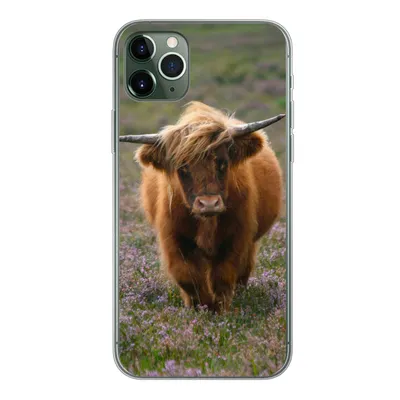 Produktbild von MuchoWow® Handyhülle Schutzhülle Hülle für iPhone 11 Pro Max Schottische Hochlandbewohner - Heidelandschaft - Tiere Silikon Softcase Handy Hülle - Schutz