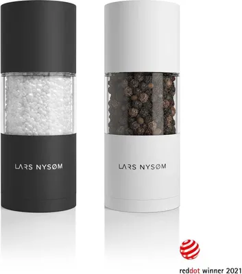 Produktbild von LARS NYSØM Salz und Pfeffer Mühle 2er Set Manuell mit einstellbarem Keramik-Mahlwerk von grob bis fein I Design Gewürzmühlenset (2 Stück) Black/White