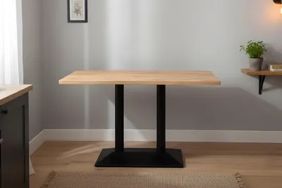 Produktbild von Bistrotisch Joan | 120 x 70 cm rechteckig | Holz | Farbe: Eiche | Baumkante | schwarzes doppeltes Säulengestell aus Metall | Säulentisch/Esstisch für Küche, Café & Essbereich