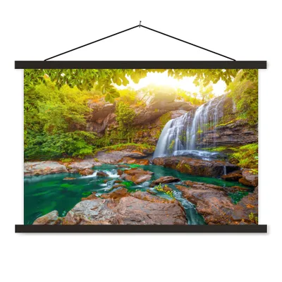 Produktbild von MuchoWow® Textilposter Natur - Wasserfall - Pflanzen - Bäume - Sonne 90x60 cm mit schwarzem Rahmen - Aufhängungssatz