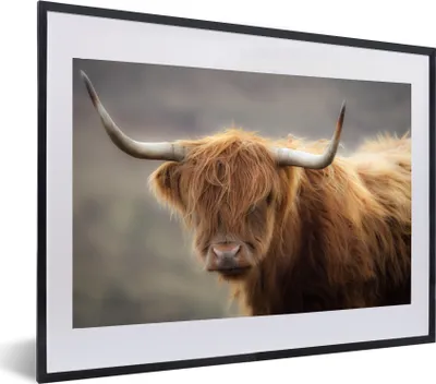 Produktbild von MuchoWow® MuchoWow® Gerahmtes Poster Schottisches Hochlandrind - Licht - Porträt 60x40 cm - Poster mit zchwarzem Bilderrahmen - Schlafzimmer - Plakat in Rahmen - Drucken