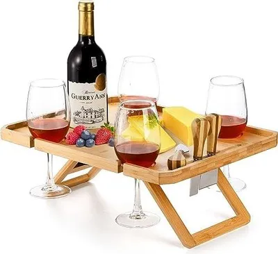 Produktbild von Kingrol Bambus Wein Picknick Tisch mit Weinflasche, 40x31x15cm Glas und Käse Messerhalter - Park, Camping, Strand, Outdoor Snack und Käse Tablett, Weinliebhaber Geschenke, faltbar und tragbar