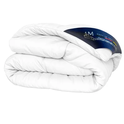 Produktbild von AM Qualitätsmatratzen | Premium Mikrofaserdecken | Ganzjahr | 155x220 cm | 155x220 | Decke aus 100% atmungsaktiver Microfaser