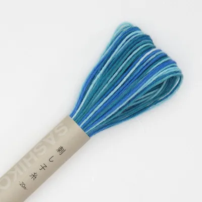 Produktbild von Olympus Sashiko-Garn, Baumwolle, Knäuel, Farbe 72, gemischte Farbe, "Seascape", ca. 20 Meter, hergestellt in Japan