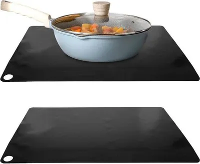 Immagine prodotto di Tappetino a induzione 35x25 cm, resistente al calore, in silicone e fibra di vetro, in 2 pezzi.