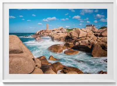 Produktbild von Wasser, Felsen und ein Leuchtturm– Wandbild mit Rahmen – Gerahmtes Bild  – Wanddekoration – 100x70 cm –  Weiß Rahmen