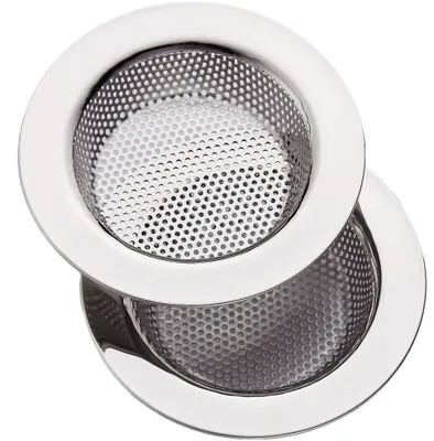 Produktbild von 2er-Pack Küchen- und Badezimmer-Abflusssiebe aus hochwertigem Edelstahl mit zuverlässigem Rostschutz. Jedes Sieb hat einen Durchmesser von 11,4 cm und eine Beckentiefe von 7 cm – ideal für gängige Spülen- und Duschabflüsse. Die verdickte, doppelwandige Metallkonstruktion mit flachen, abgerundeten Kanten sorgt für Formstabilität und sicheres Handling. Spülmaschinenfest und einfach mit warmem Seifenwasser zu reinigen. Filtert effektiv Haare, Speisereste und Ablagerungen – verhindert Verstopfungen langfristig