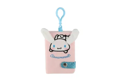 Immagine prodotto di Quaderno in peluche mini, con il personaggio Cinnamoroll (Hello Kitty), dimensioni 7x10 cm, con clip per attaccarlo alla borsa