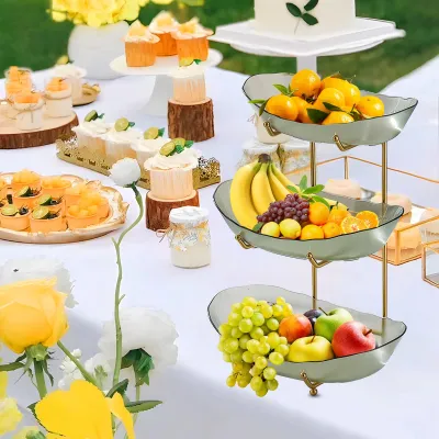 Image de Corbeille à fruits pour comptoir de cuisine Corbeille à fruits en acrylique à 3 étages avec bols de service et support en métal Bols de service à étages pour le stockage des fruits et légumes Snack / noix / gâteau / dessert Parfait pour les fêtes et buffets de mariage
