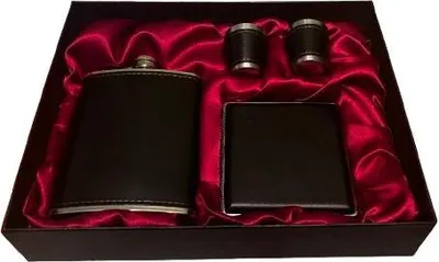 Image de Flasque + étui à cigarettes + verres à shot en cuir noir dans une boîte cadeau