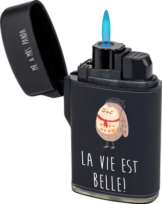 Produktbild von Mr. & Mrs. Panda Gasfeuerzeug Eule Frankreich - Schwarz - Geschenk, anzünder, Französisch, Feuerzeug, Spruch, gas, La Vie Est Belle, Feuerzeuge, sturmfeuerzeug