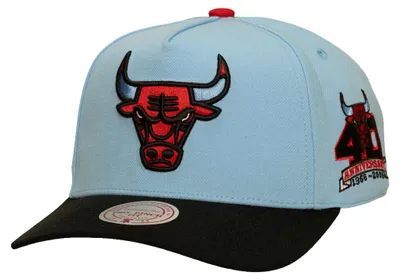 Produktbild von Mitchell & Ness NBA Pro Pinch Snapback Cap In the City Chicago Bulls