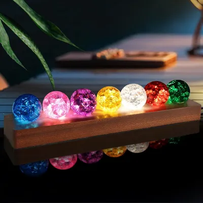 7 Ice Crack Kristallkugeln mit LED-Holzbasis, 4 cm