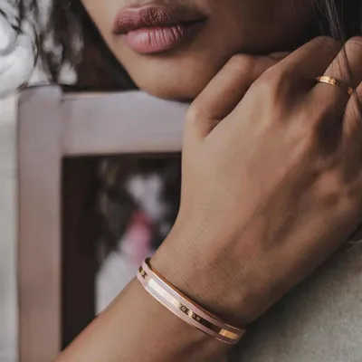 Productafbeelding van Elegantieve, stevige bronzen armband met emaille, model Elan DW0040000 - Afmeting: M: 16,6 cm
