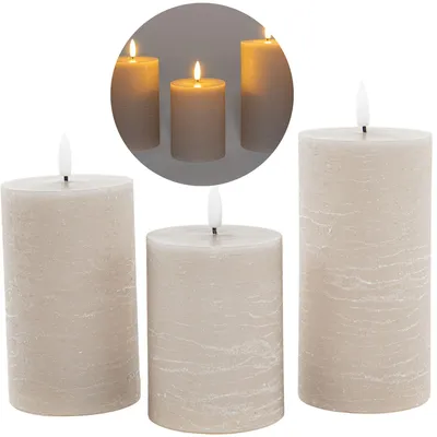 Produktbild von 3er Set Led Kerzen 7,5cm ø Kerze flackernde Flamme mit Fernbedingung GRAU TAUPE 15 cm + 12,5 cm + 10 cm Höhe, LED Kerzen mit Timerfunktion, 3 AAA Batterien nötig, LED Echtwachs Stumpenkerzen warmweiß