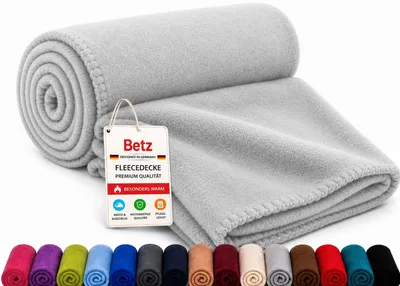 Produktbild von Betz Fleecedecke 130x170 cm 180g/m² – weiche Wohndecke & Kuscheldecke – Flauschige SofadeckeTagesdecke – Leicht, wärmend & pflegeleicht – silbergrau, KI-generiertes Bild