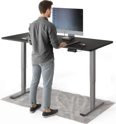 Produktbild von DESKSPACE PRO Plus Elektrisch höhenverstellbarer Schreibtisch, 160x80 cm Stehpult mit Memory-Funktion, Schwarze Tischplatte, Graues Gestell