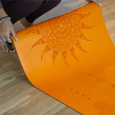 Produktbild von Yogamatte aus Naturkautschuk, rutschfest, 185x68x0,45 cm, mit Tragegurt, für Yoga
