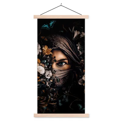 Produktbild von MuchoWow® Textilposter Frau - Luxus - Blumen - Schmetterling - Porträt 40x80 cm mit holzfarbenen Rahmen - Wohnzimmer