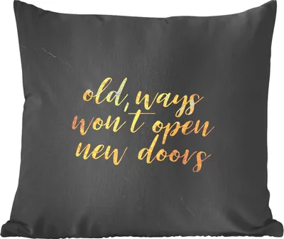 Produktbild von MuchoWow® Zierkissen Sofakissen Wohnzimmer Dekokissen 50x50 cm Zitat - Tür - Gold - Marmor - Komfort - Sofakissen
