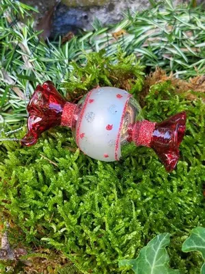 Produktbild von Christbaumkugel Bonbon rot, rund, Punkte