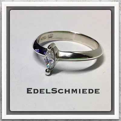 Produktbild von Damenring 925/- Silber mit Zirkonia Navette #56