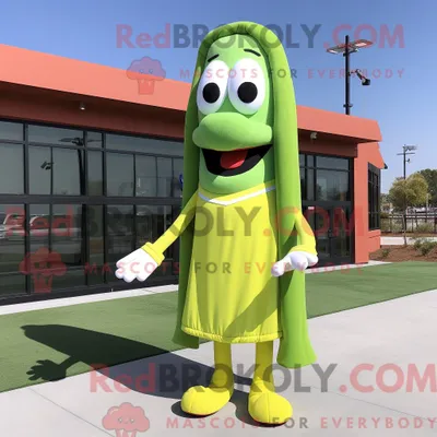 Productafbeelding van Mascottefiguur REDBROKOLY van een limoengroene hotdog gekleed met een minirok en schoenveters