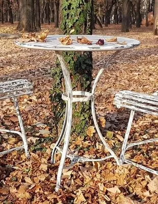 Produktbild von Casa Padrino Jugendstil Gartentisch Antik Weiß Ø 60 x H. 70 cm - Handgefertigter Schmiedeeisen Tisch - Nostalgische Schmiedeeisen Garten & Terrassen Möbel