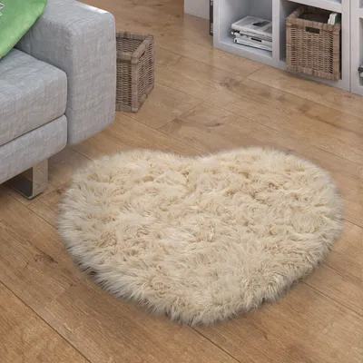 Image de Tapis en Fourrure artificielle Coussin d'assise en Fourrure artificielle Forme de cœur Diverses formes, crème Dimensions 80 x 75 cm Forme de cœur