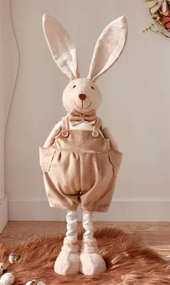 Produktbild von Dekofigur "Hase mit Latzhose" aus Textil, 46 cm hoch, Osterhase, Osterdeko, Osterfigur