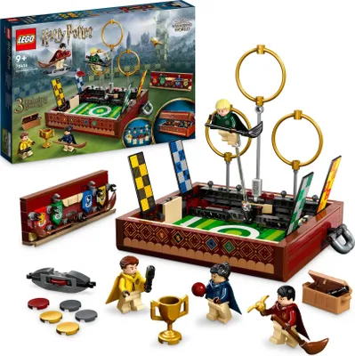 Produktbild von LEGO 76416 Harry Potter Quidditch Koffer, Spielzeug Set zum Bauen, Solo- oder 2-Spieler, 3 verschiedene Quidditch-Spiele mit Draco Malfoy und Cedric Diggory Minifiguren, Hausbanner & Goldenem Schnatz